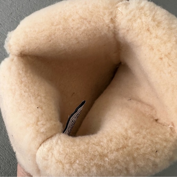 New BearPaw Never-Wet Tonya Suede/Sheepswool Fringed Wedged Boots - Picture 4 of 10